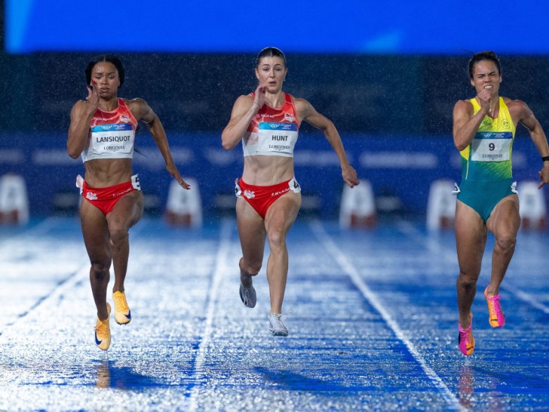 Hunt splashes way to silver at soaking Scotstoun