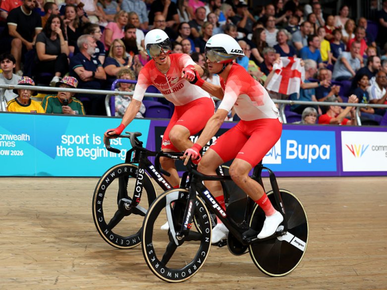 Hobbs survives chaos to lead Team England's Day 9 gold rush
