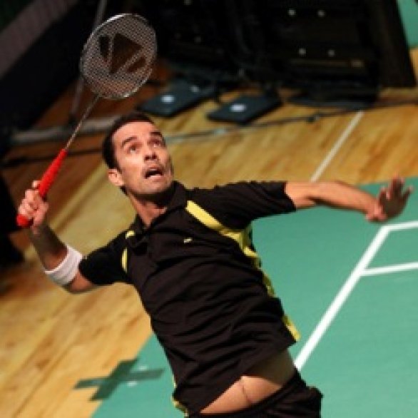 Badminton: Robertson doubles up for Delhi finals