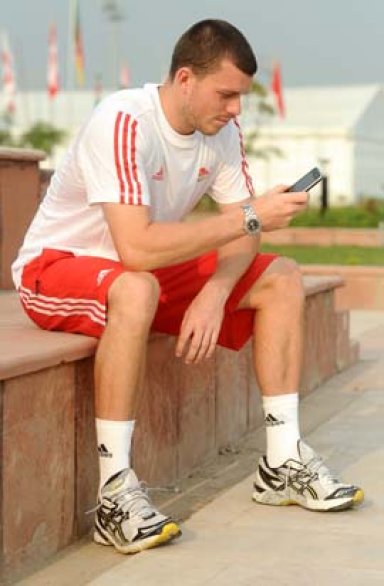Tennis: Txt msg serves Goodall the Games go-ahead